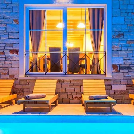 Moderne Istrische Steinvilla - 4 Sterne Mit Privatem, Beheizbaren Pool & Meerblick Kavran