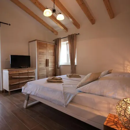 Moderne Istrische Steinvilla - 4 Sterne Mit Privatem, Beheizbaren Pool & Meerblick Kavran