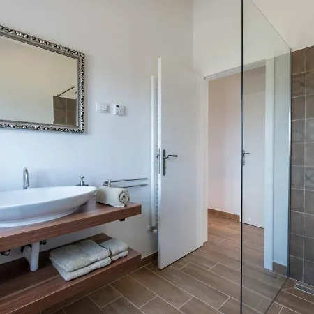 Moderne Istrische Steinvilla - 4 Sterne Mit Privatem, Beheizbaren Pool & Meerblick
