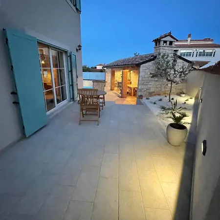Villa Moderne Istrische Steinvilla - 4 Sterne Mit Privatem, Beheizbaren Pool & Meerblick *